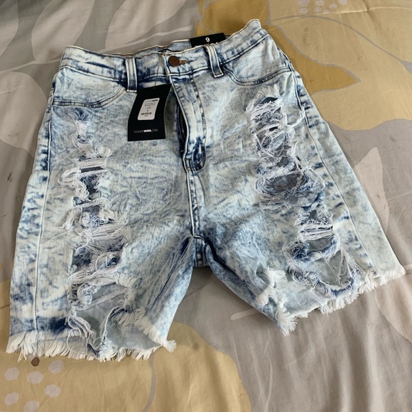 Fashion nova shorts - Picture 3 of 4